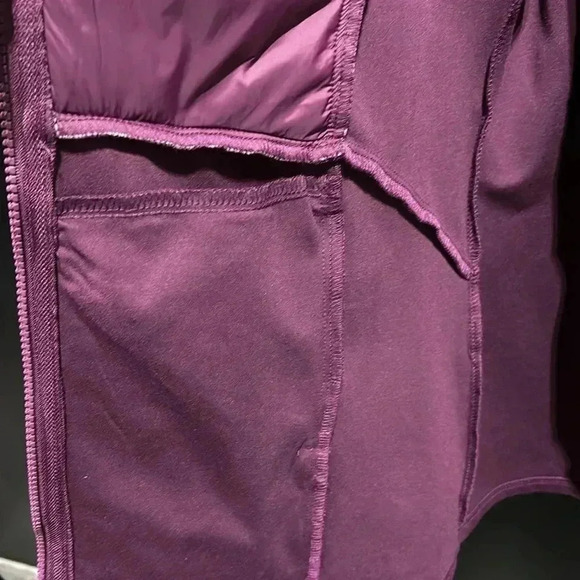 Marika Revive Drywik Finish jacket, zip front, thumb holes,quilted puffer panel - Picture 7 of 14